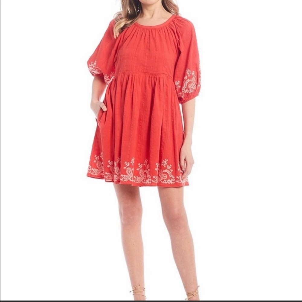 𝅺Chelsea & Violet NWT Tie Back Dress